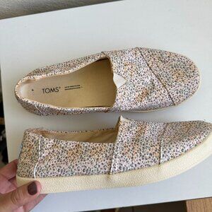 TOMS Women’s Classic Slip-On Leopard Print Shoes Size 8.5